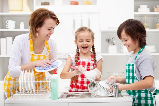 dạy con làm việc nhà
