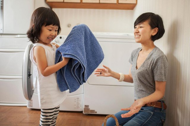 con làm việc nhà